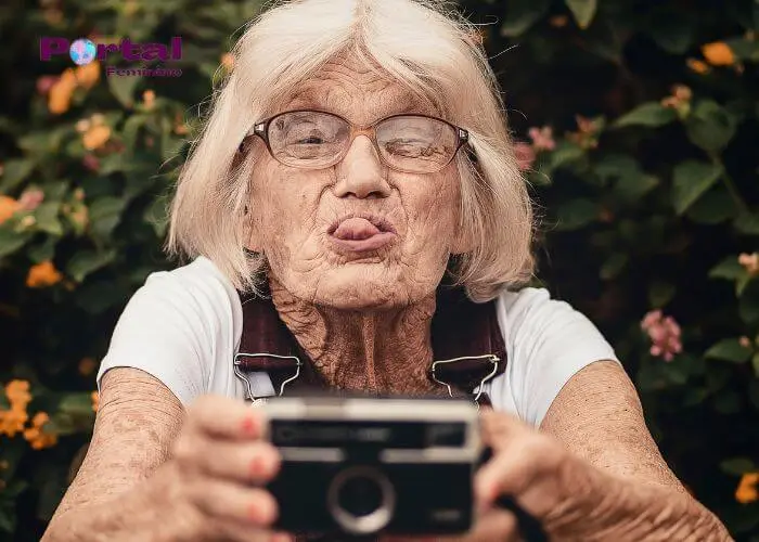 Como tirar uma selfie depois dos 40 (ou 50!)